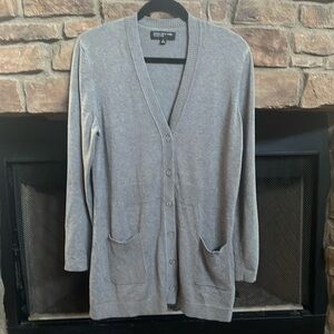 Jones New York gray cardigan with front pockets. Size XL.